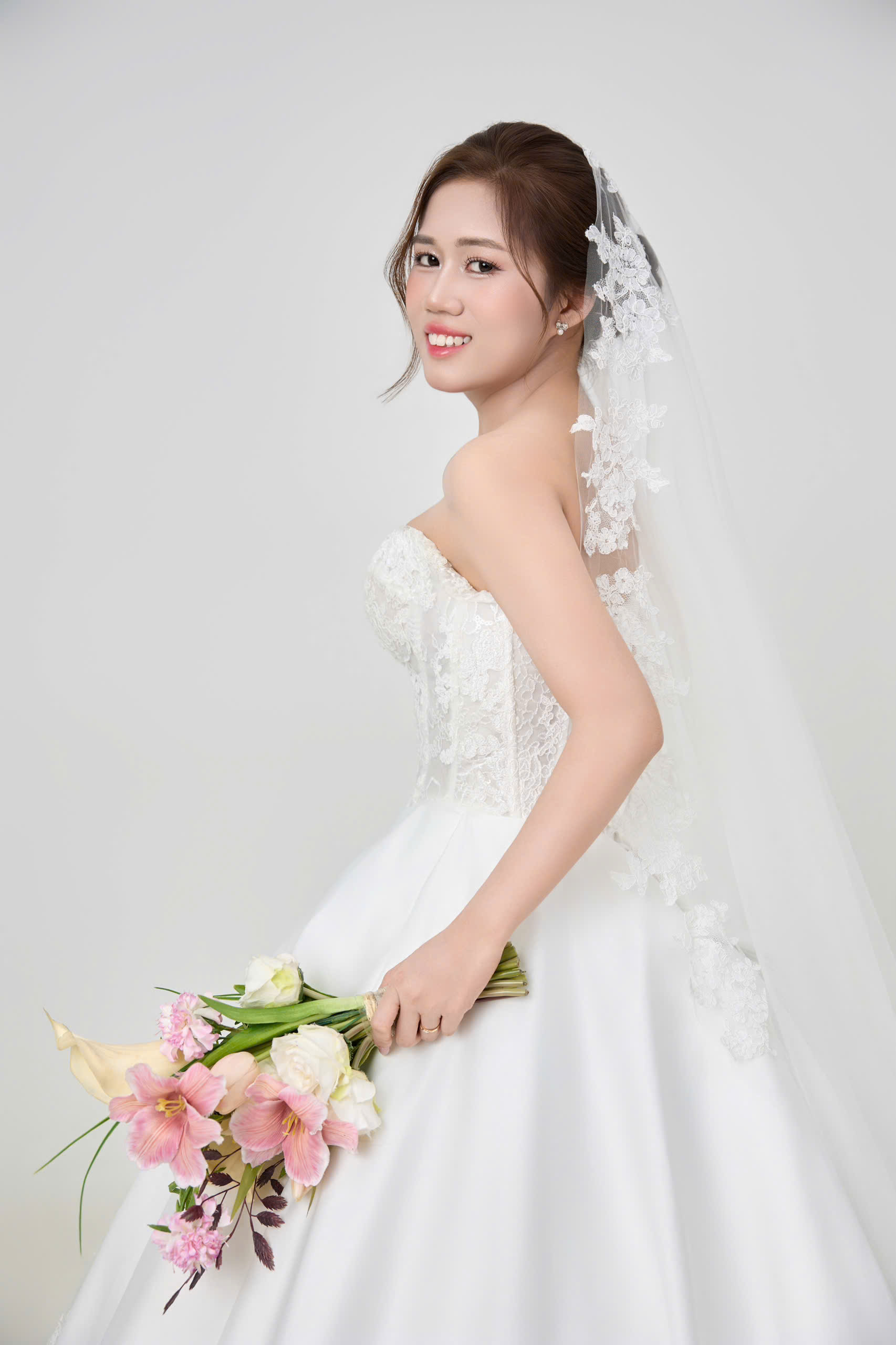 Ảnh cưới của Ánh Tuyết và Văn Mạnh
